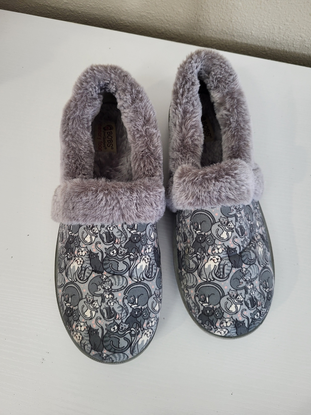 Bob's by Sketcher Cozy Plush Gray/Pastel  Cat Print Slipper - Size US 10